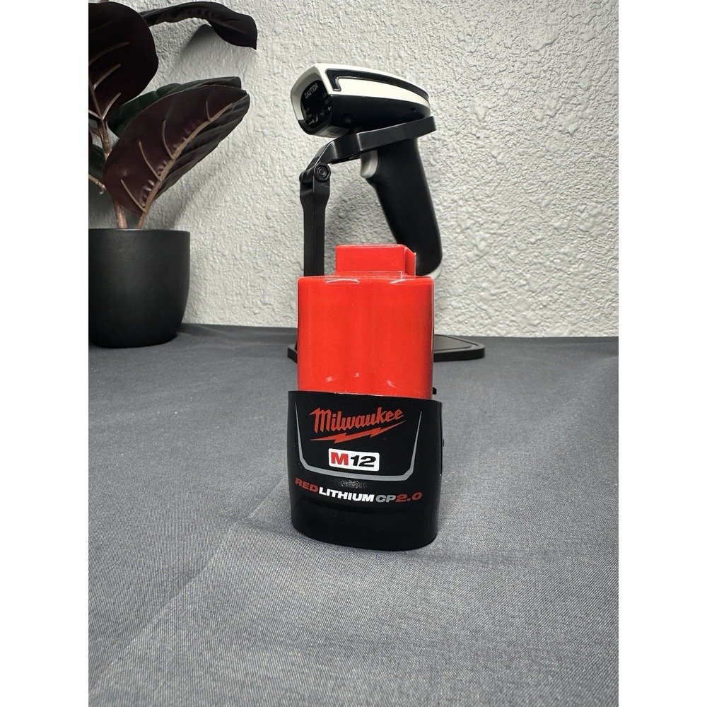 Milwaukee 48-11-2425 12V Lithium-Ion Hight OutPut CP2.5Ah GOOD CONDITION